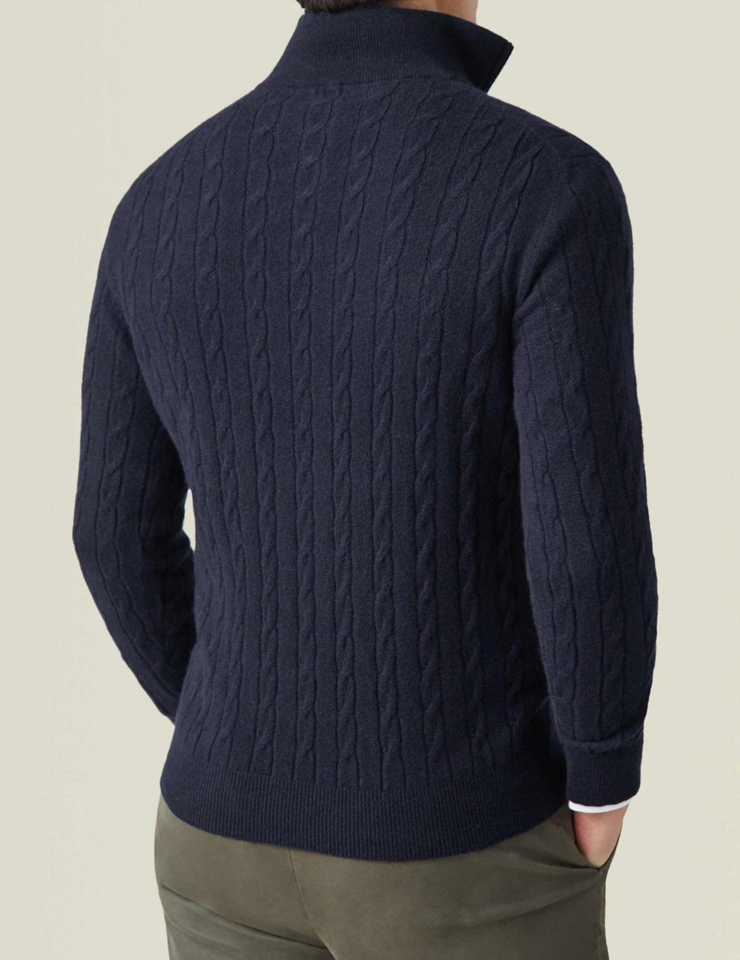 Suéter trenzado de hombre azul marino, cuello alto con cremallera, prenda cálida de invierno.