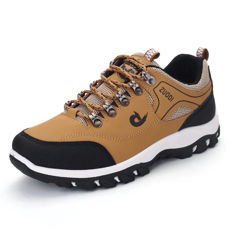 Perfil lateral de zapatillas de senderismo para hombre, con amortiguación y soporte para caminatas en montaña.