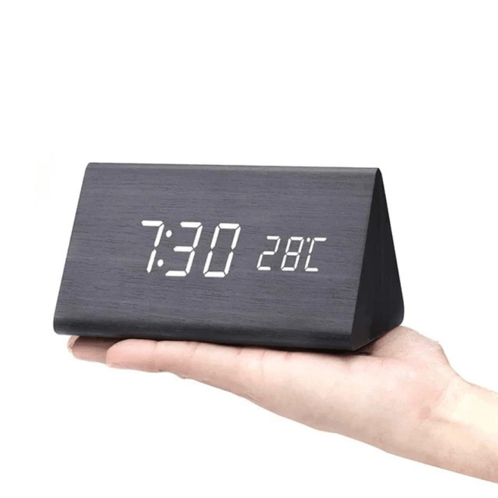 Reloj despertador LED con acabado de madera natural. Añade calidez y modernidad a tu dormitorio.