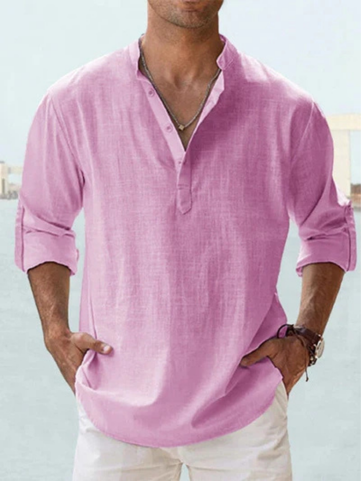 Textura detallada de la camisa de lino para hombre. Material transpirable y ligero.