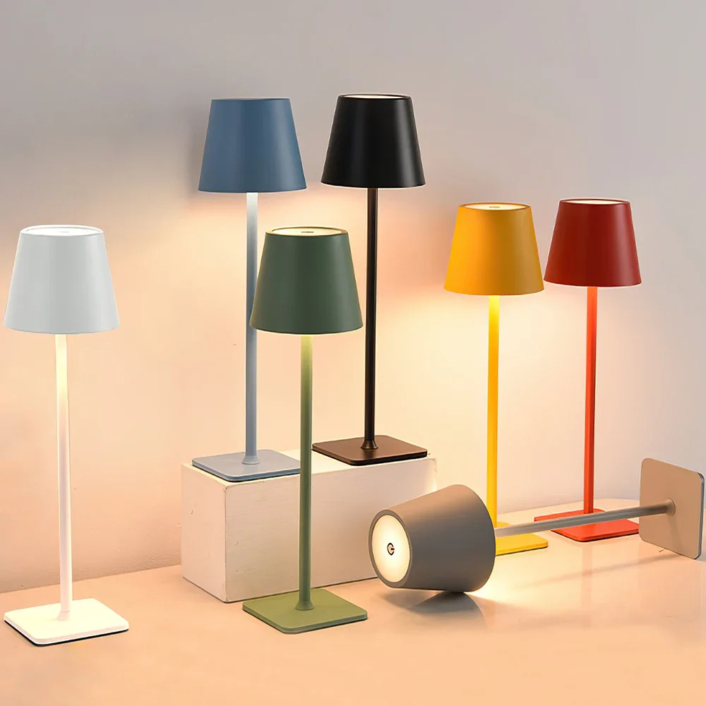 Lámpara de mesa táctil, inalámbrica. LED, recargable, estilo escandinavo. Versátil para interior y exterior.
