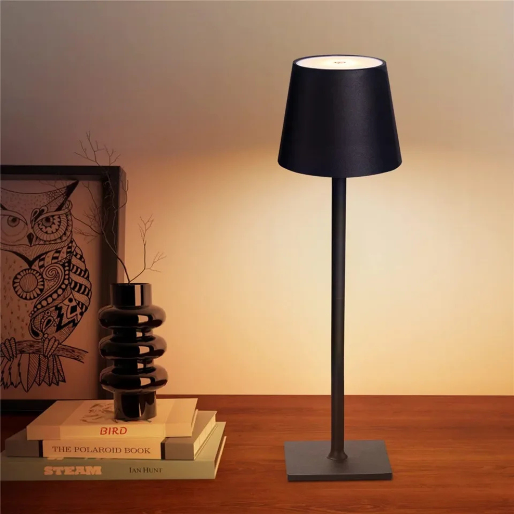 Lámpara de mesa LED recargable, táctil. Estilo escandinavo moderno, inalámbrica. Uso interior y exterior versátil.
