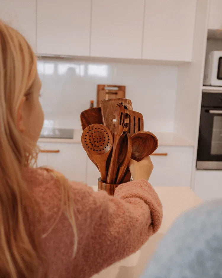 Set premium de 22 utensilios de cocina de teca, madera duradera y ecológica, ideal para sartenes antiadherentes.