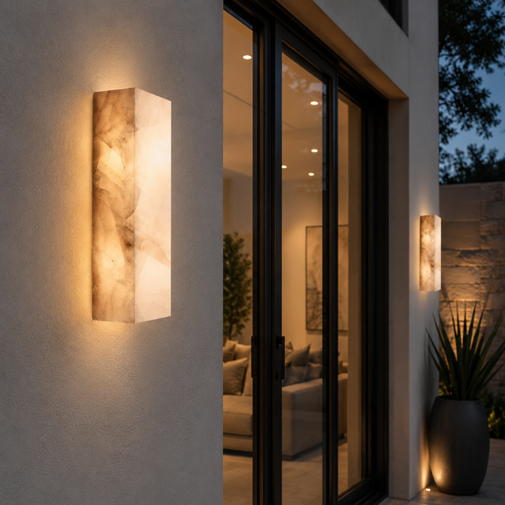 Aplique LED exterior moderno. Diseño contemporáneo y resistente al agua para patio y fachada.