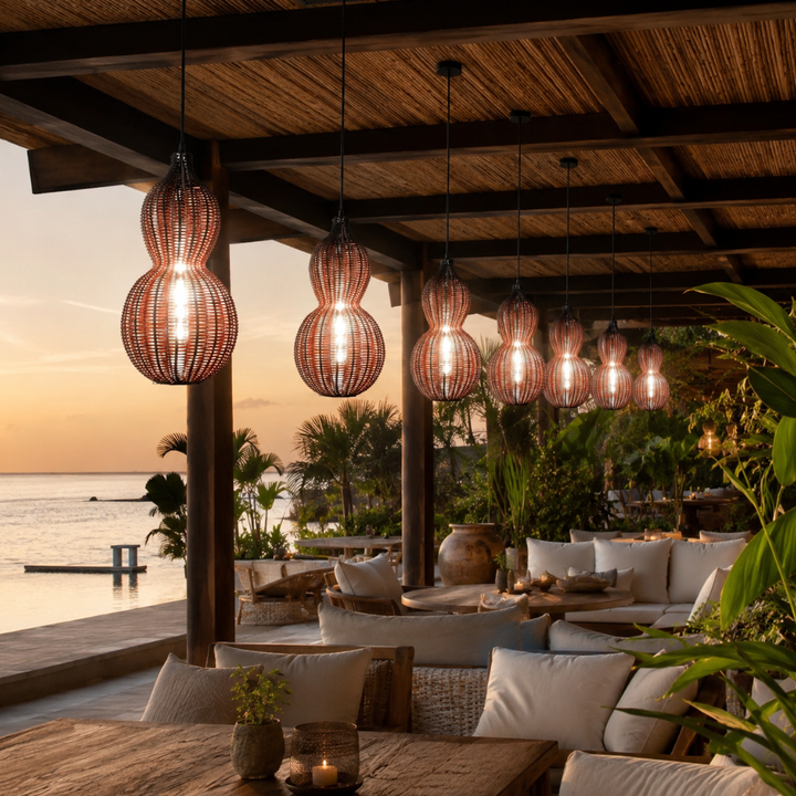 Iluminación de terraza con lámpara tejida y resistente, IP65, estilo natural.