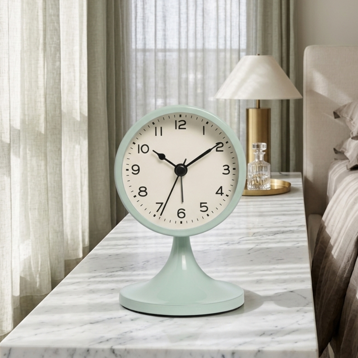 Reloj de cuarzo vintage, perfecto como regalo elegante para amantes del estilo clásico y funcional.