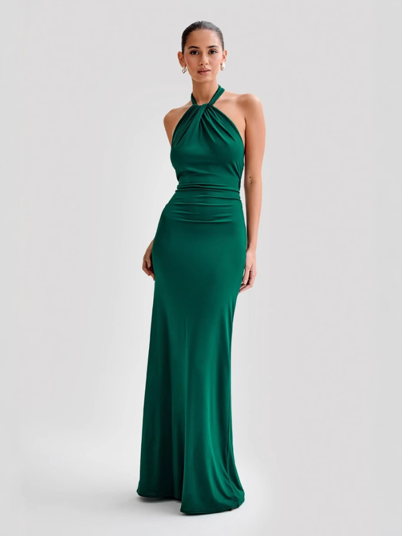 Ropa de fiesta: Vestido largo halter elegante para mujer, con espalda descubierta y cintura entallada. Moda de verano.