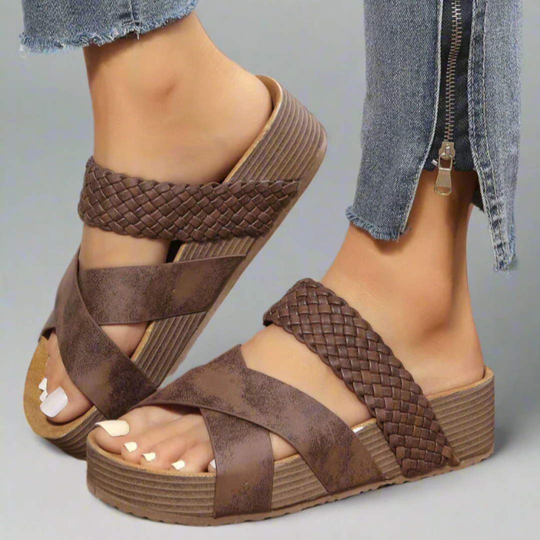 Sandalias de plataforma gruesa para mujer, estilo urbano moderno. Perfectas para el verano casual.