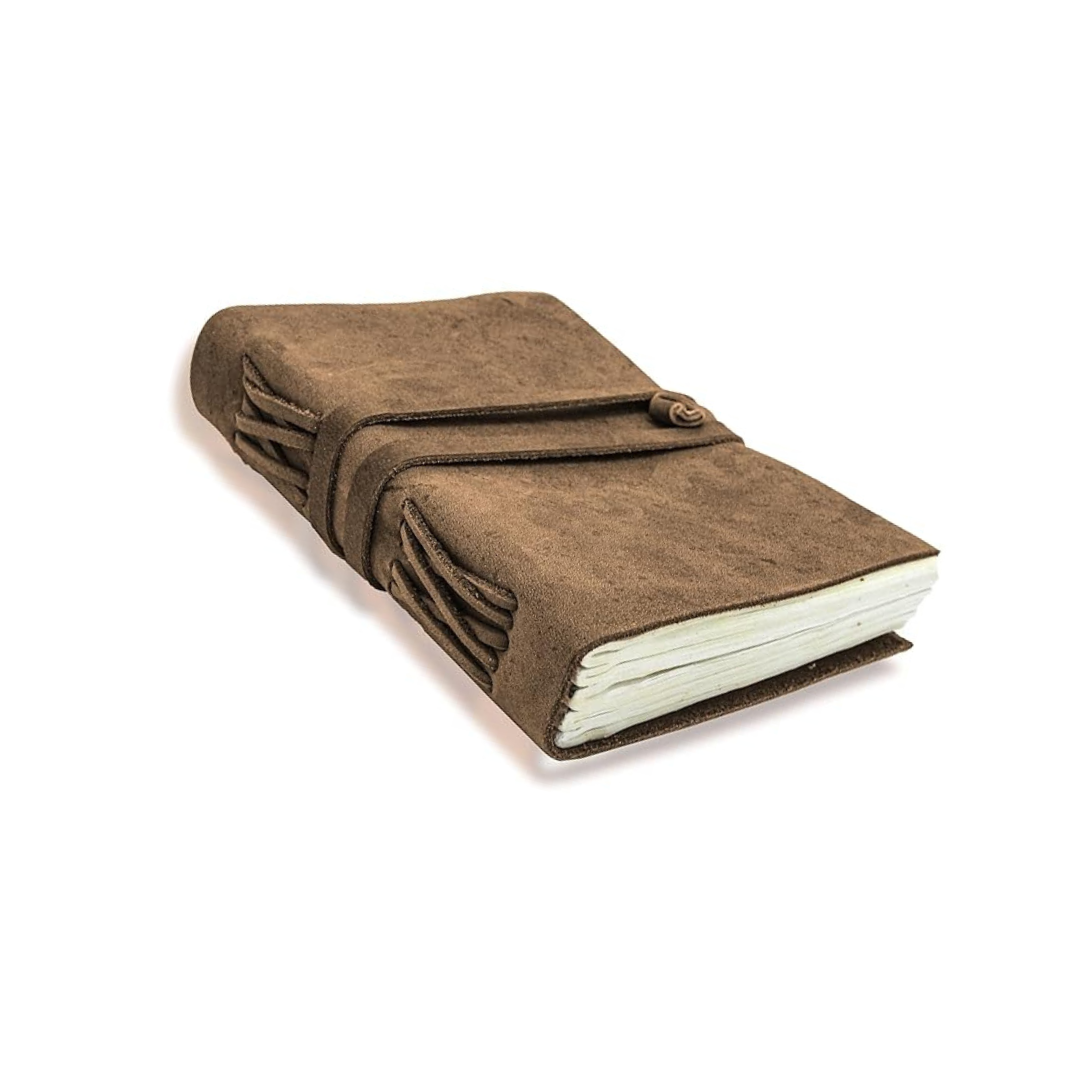 Cuaderno de cuero vintage artesanal con cierre envolvente para diario, escritura y notas.