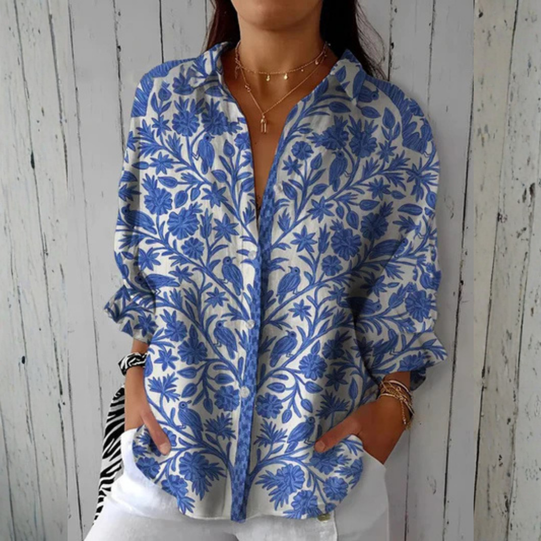 Blusa floral azul elegante para mujer con estampado de jardín. Ideal para primavera/verano, casual y cómoda.