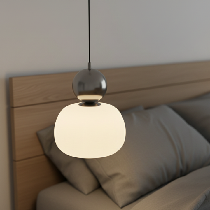 Lámpara colgante Opaline versátil. Ideal para iluminación moderna y decoración de cualquier estancia interior. Luz cálida.