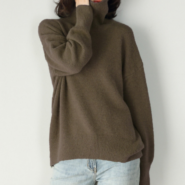 Jersey de mujer, estilo elegante, cuello alto y cálido, ideal para días fríos de invierno y moda.
