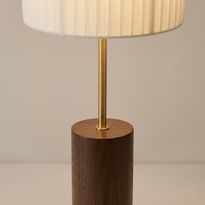 Lámpara de pie LED Kiyora, diseño wabi sabi japonés para interiores con estilo moderno.
