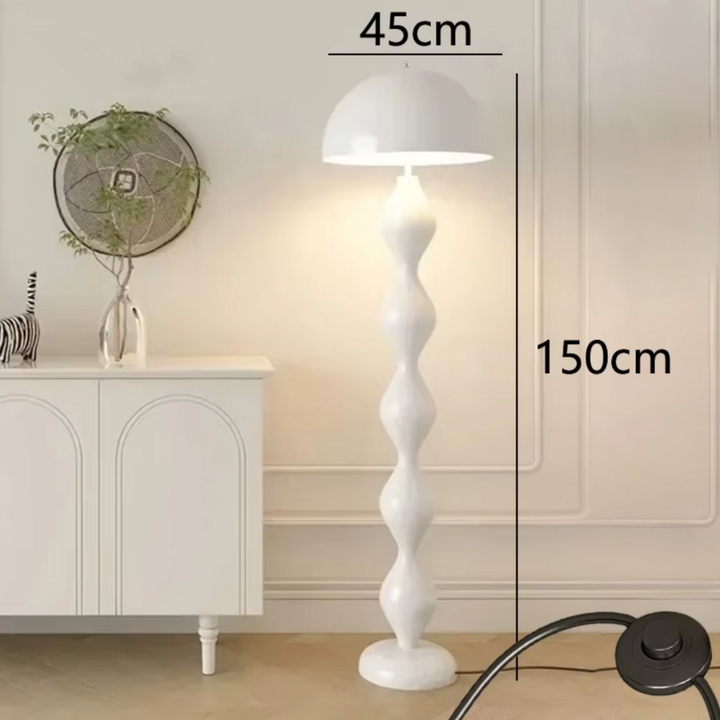 Lámpara de pie de metal, forma de champiñón. Diseño medieval moderno, ideal para iluminación interior y decoración.