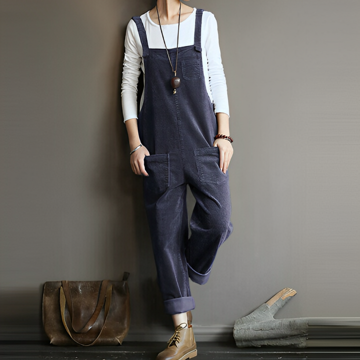 Jardinera LUNARIA, peto de mujer oversize, cómodo y versátil. Outfit casual perfecto para moda urbana.