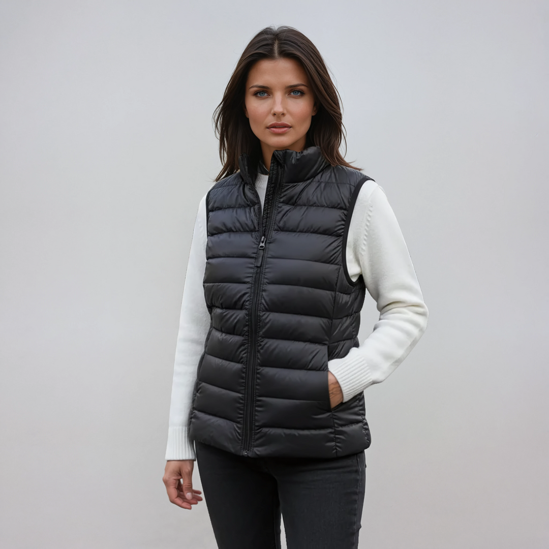 Chaleco acolchado ligero de mujer con cuello alto. Ideal para invierno y entretiempo, moda casual y abrigo sin mangas.