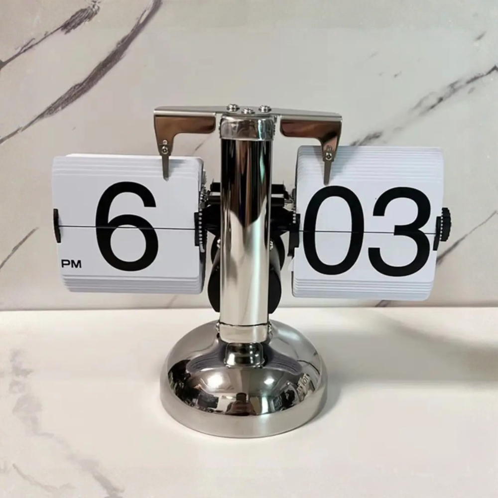 Reloj de mesa compacto con mecanismo de volteo. Retro-moderno, funcional y muy decorativo.