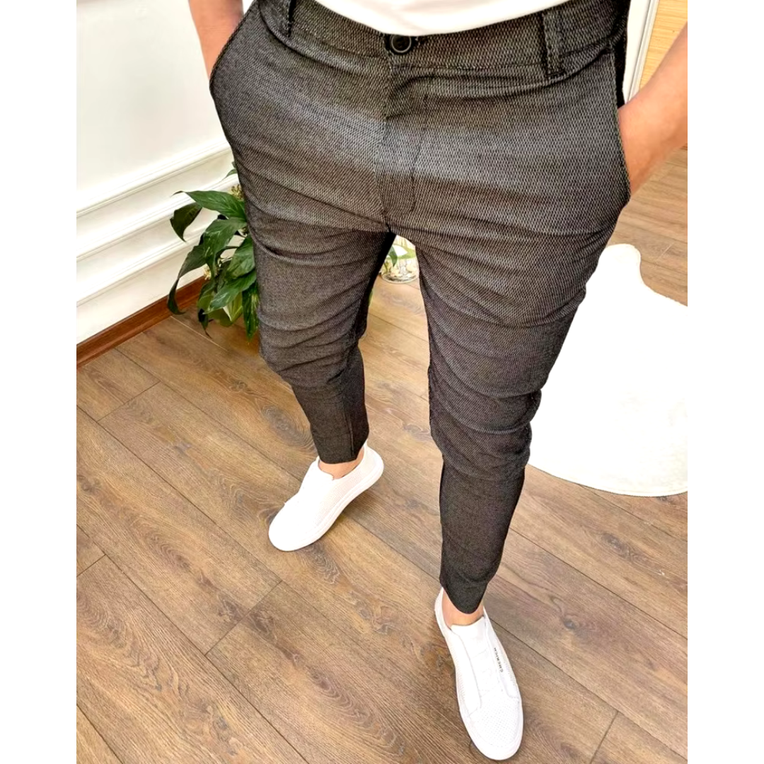 Pantalón de vestir clásico para hombre, ideal para oficina y negocios. Estilo elegante y profesional.