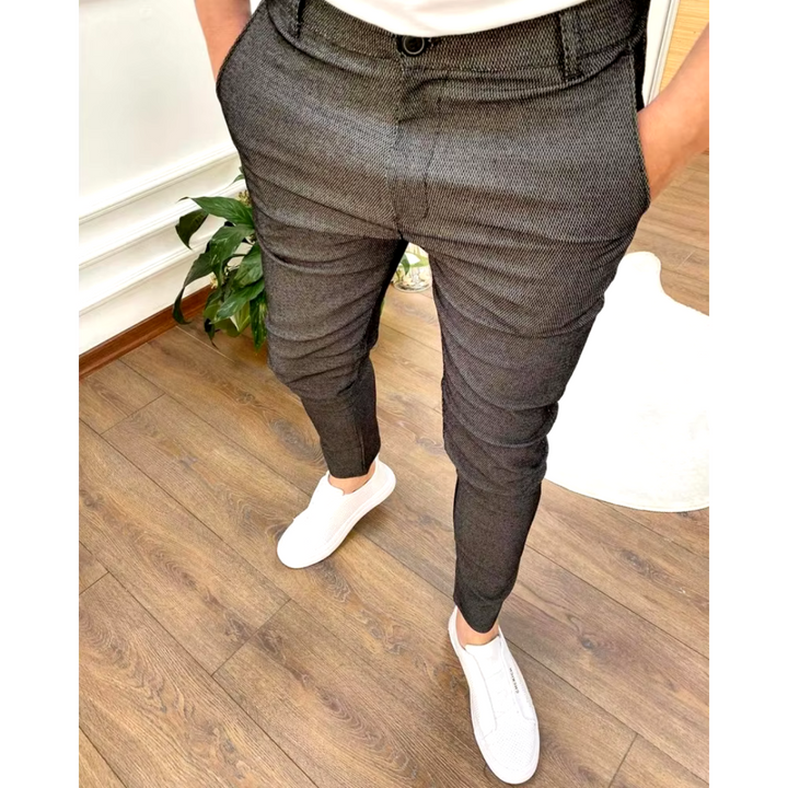 Pantalón de vestir clásico para hombre, ideal para oficina y negocios. Estilo elegante y profesional.