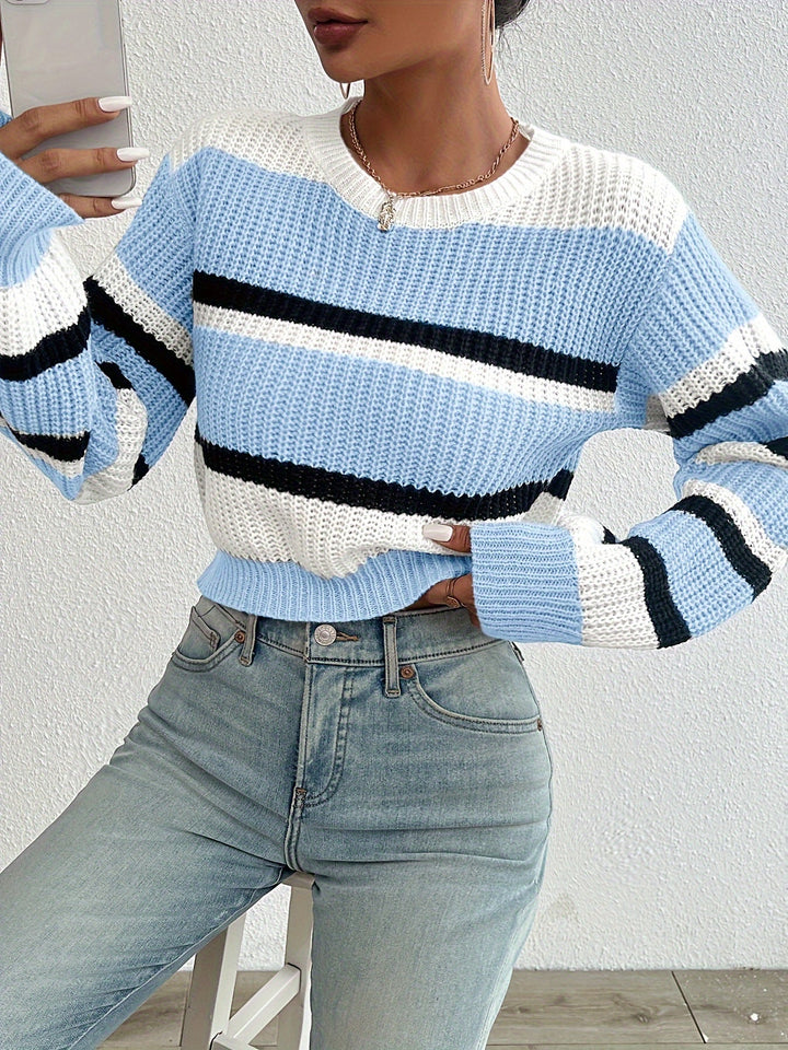 Suéter cropped casual para mujer, rayas multicolor, manga larga y estilo moderno.