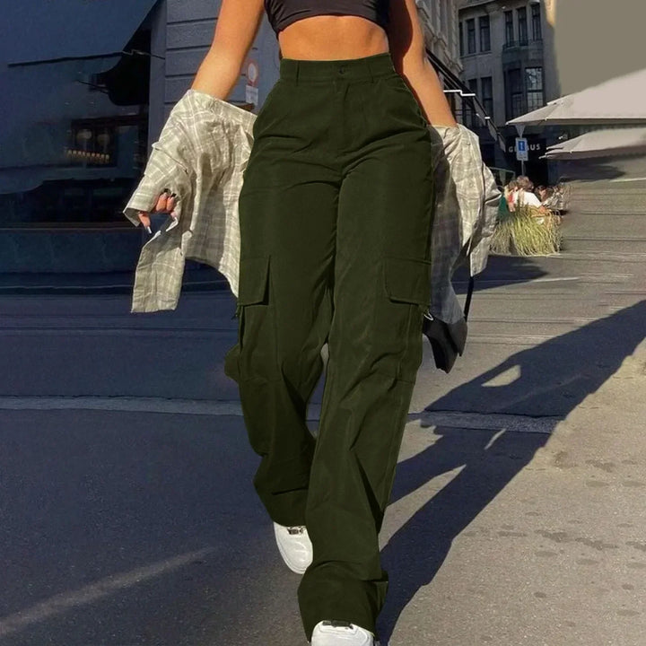 Pantalón de mujer pierna recta, estilo cargo. Confort diario y moda femenina versátil para invierno.