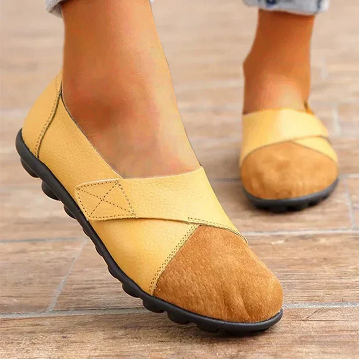 Mocasines de cuero elegantes para mujer, con costuras finas y suela cómoda, perfectos para el estilo diario.
