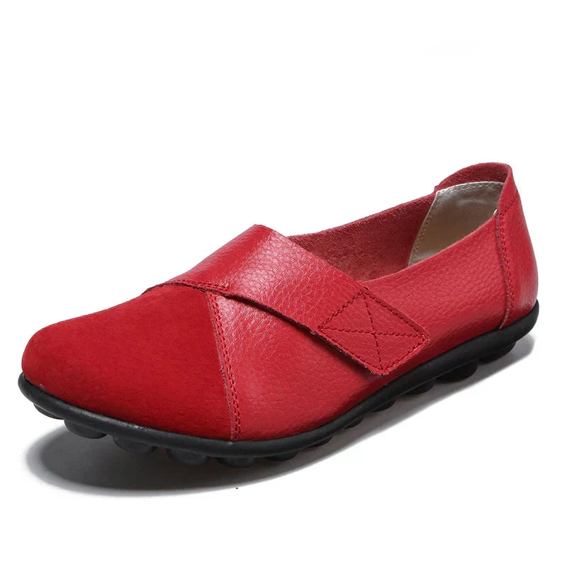 Mocasines de cuero para mujer con costuras detalladas, ideales como calzado casual de primavera y otoño.