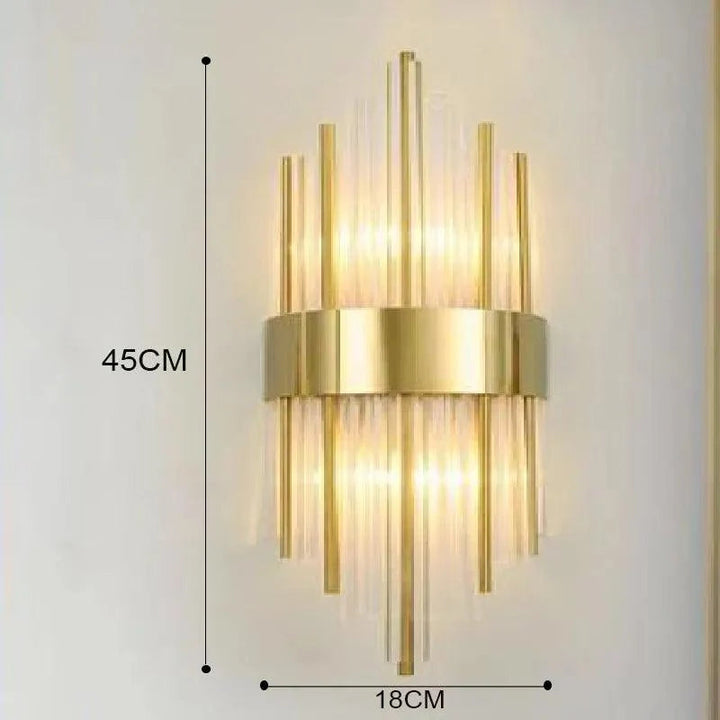 Aplique de pared dorado para una iluminación ambiental moderna. Cristal de lujo para decoración interior.