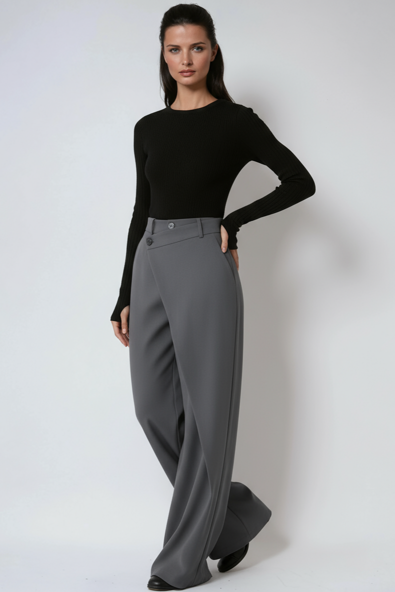 Pantalón de mujer fluido con silueta de pierna ancha y detalle cruzado, moda cómoda.