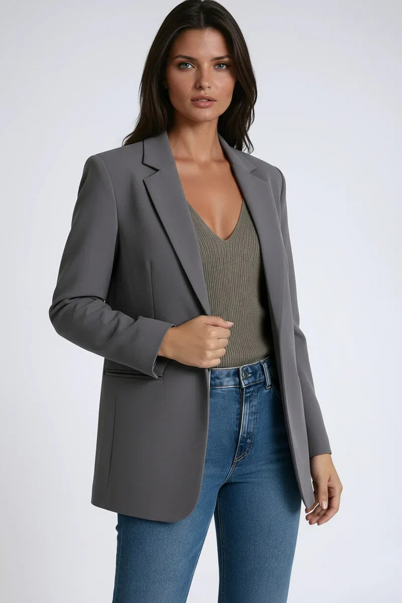 Blazer largo de mujer, tejido elegante. Solapa clásica y corte estilizado. Versátil para oficina y moda invernal.