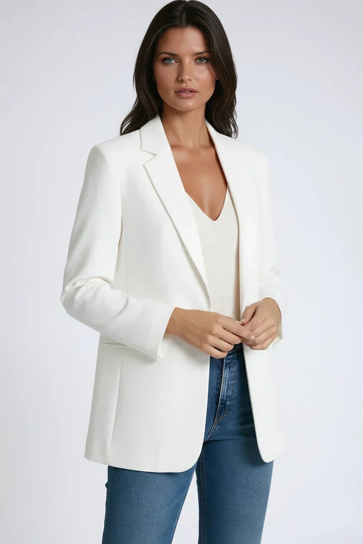 Blazer largo de mujer, corte elegante y estilizado. Moda versátil para oficina y casual en invierno.