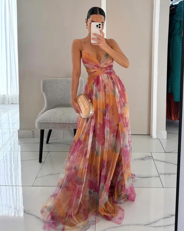 Vestido de mujer largo con estampado floral, diseño elegante y tela fluida de poliéster.