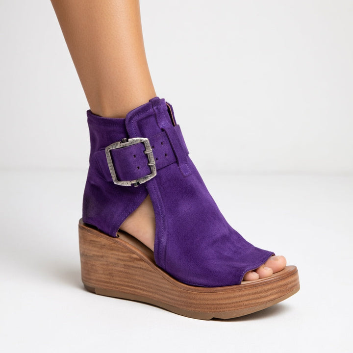 Sandalias de cuña elegantes para mujer con hebilla metálica, perfectas para estilo chic de verano.