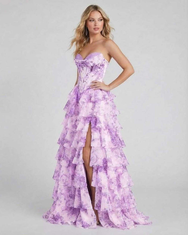 Vestido maxi violeta floral con volantes cautivadores para mujer. Estilo elegante y fluido para eventos formales.