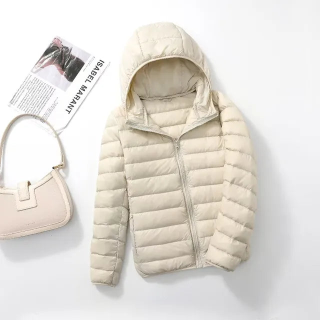 Chaqueta ligera de mujer, cálida y cómoda. Perfecta para moda femenina invernal.