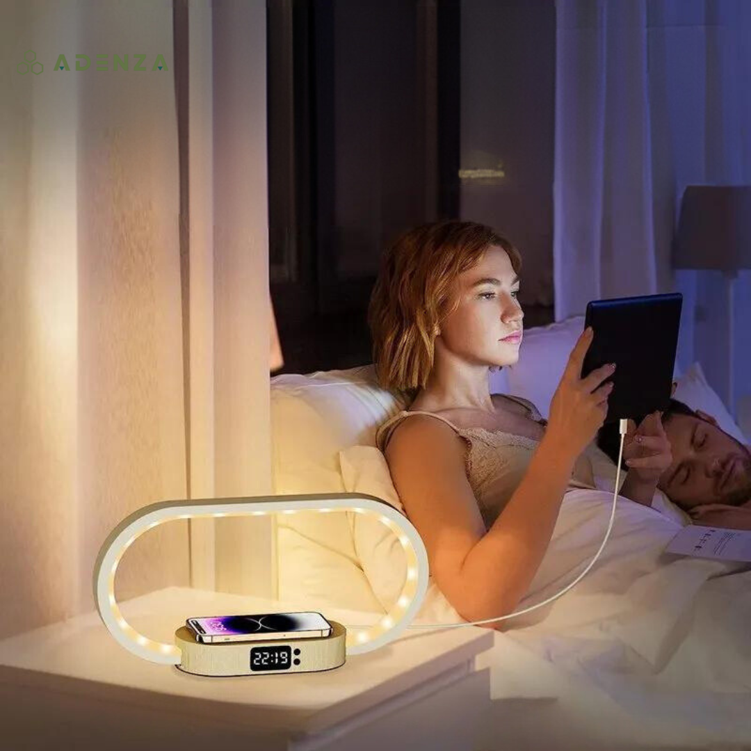 Elegante lámpara de escritorio inteligente con base de carga inalámbrica y pantalla de reloj digital. Ideal para oficina.