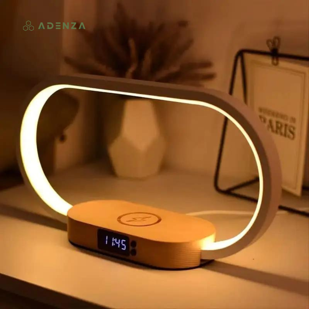 Moderna lámpara Luxe con luz LED, cargador inalámbrico y reloj digital, ideal para estudio o dormitorio contemporáneo.