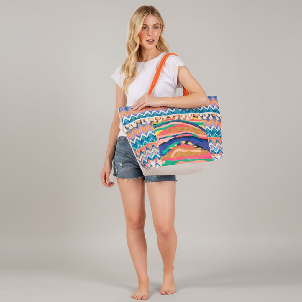 Bolso tote bohemio naranja con flecos y estampado floral. Accesorio de moda para mujer, estilo veraniego.