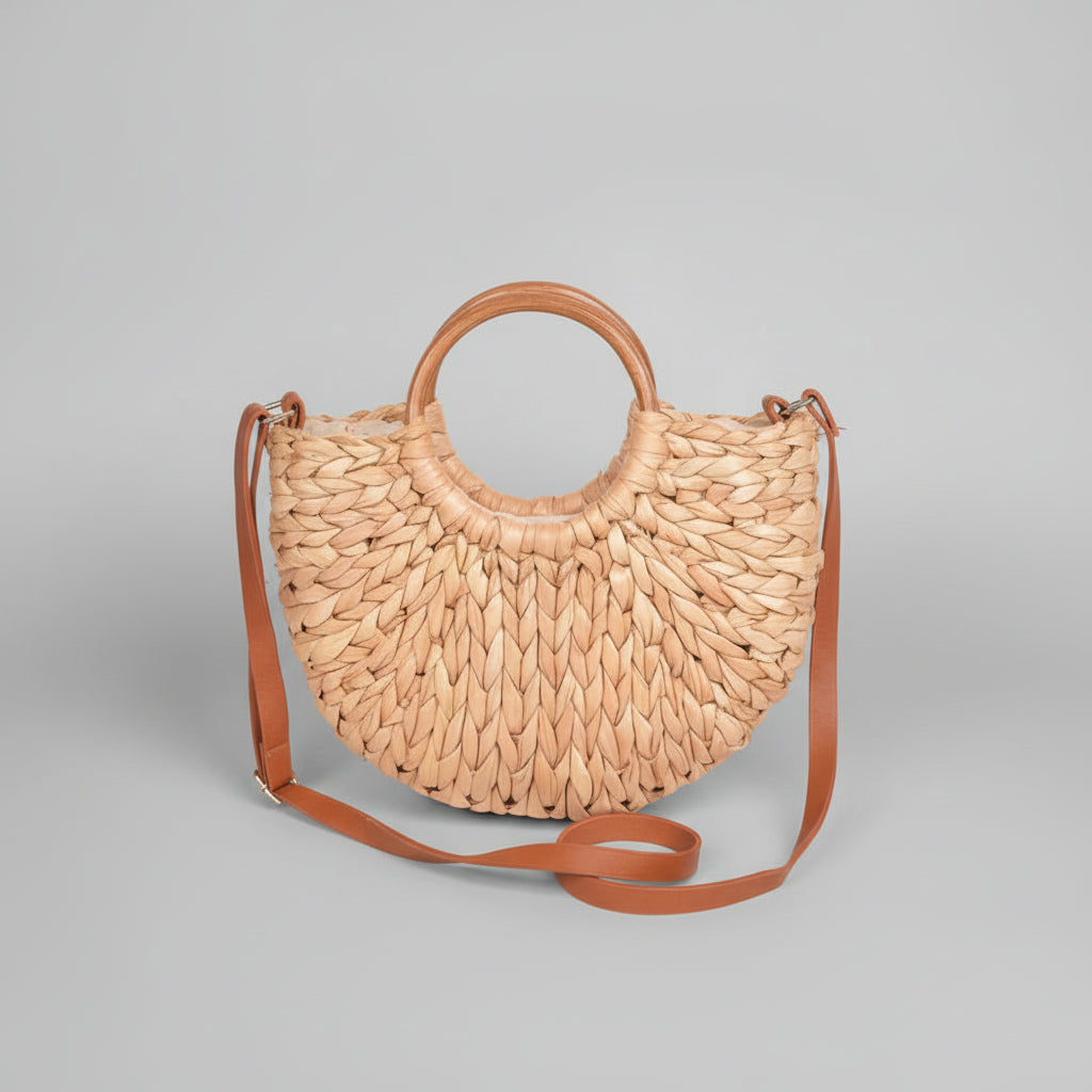 Clutch de paja elegante para mujer con asa de nudo torcido. Accesorio casual de verano para playa.