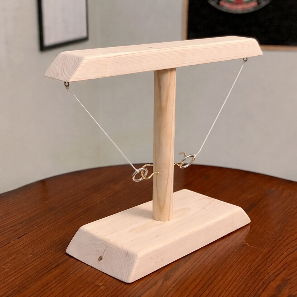 Juego de habilidad de lanzamiento de aros con gancho de madera, perfecto para entretenimiento familiar.