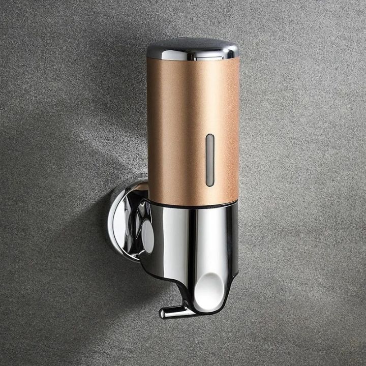 Dispensador de jabón de pared cromado para baños contemporáneos, duradero y funcional.