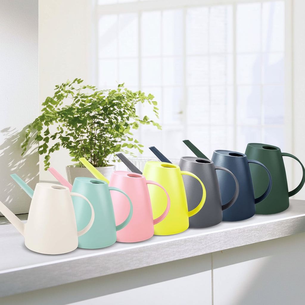 Regadera práctica y ligera con pico largo para un riego cómodo de tus plantas favoritas.