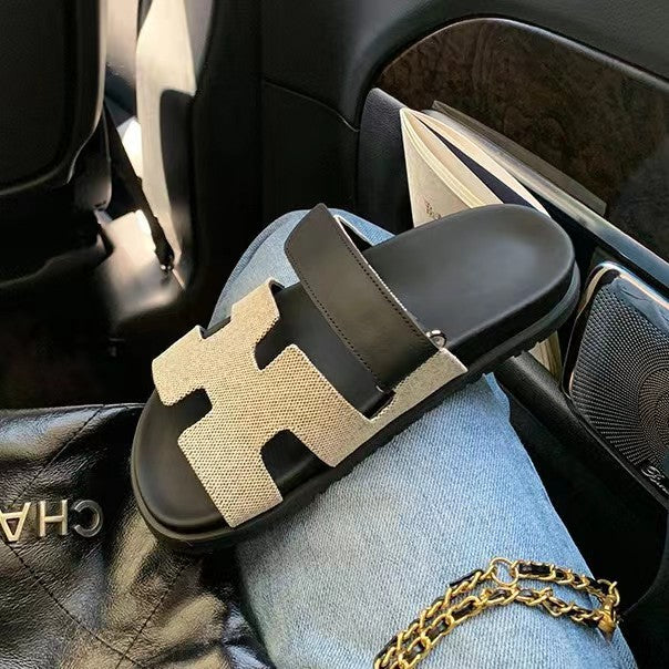 Sandalias gladiadoras para mujer, calzado elegante y versátil con ajuste personalizable.