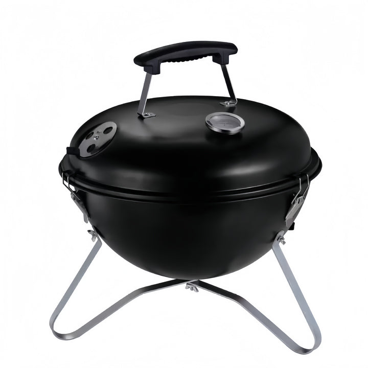 Barbacoa de carbón portátil compacta con tapa para asados al aire libre.