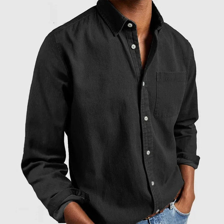Camisa elegante de manga larga para hombre con botones, ideal para un estilo smart casual. Versátil.