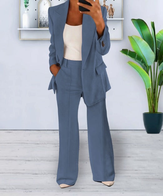 Conjunto de dos piezas elegante para mujer, chaqueta y pantalón, ideal para moda oficina y eventos formales.