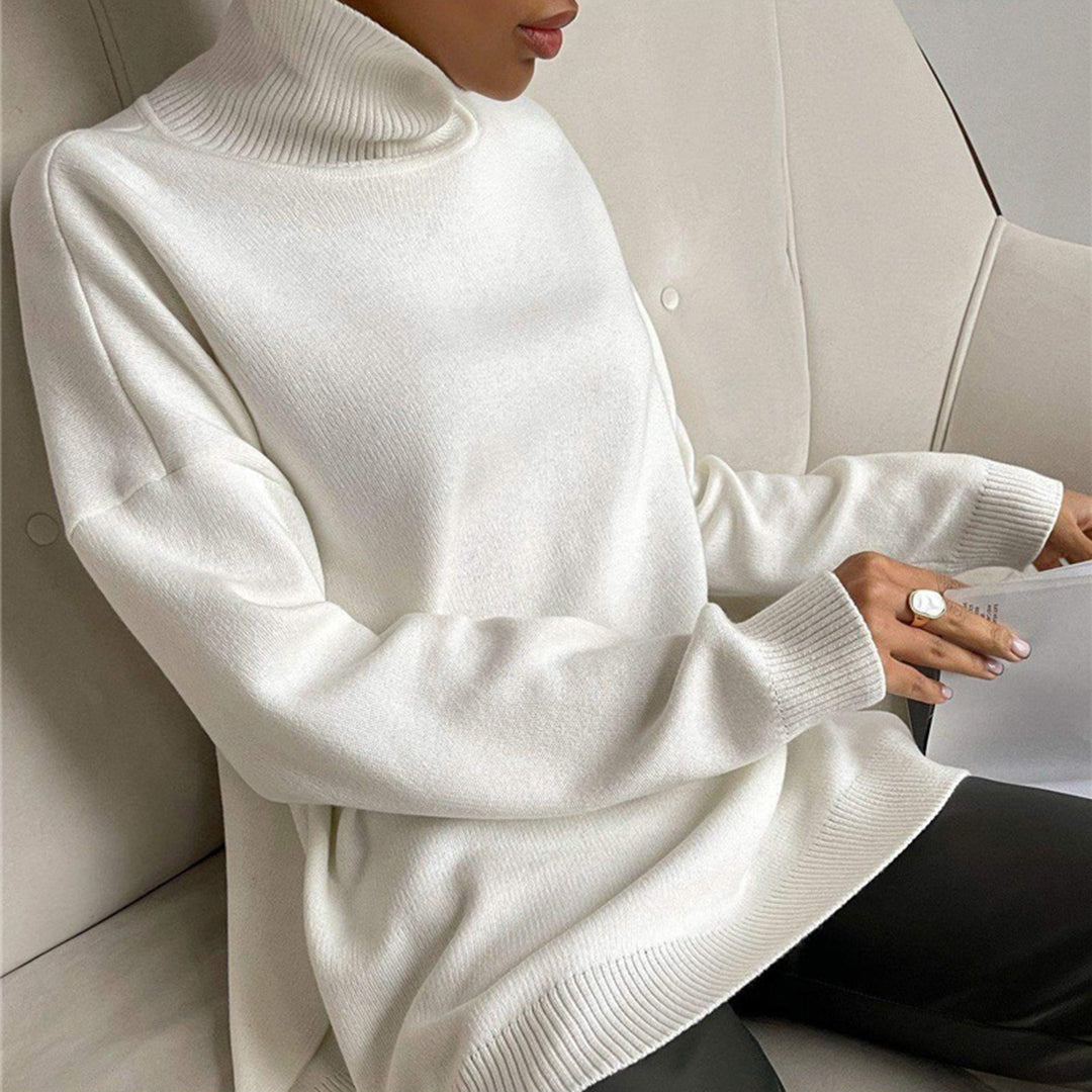 Prenda de moda: jersey cuello alto de mujer, con abertura para estilo y comodidad en invierno.