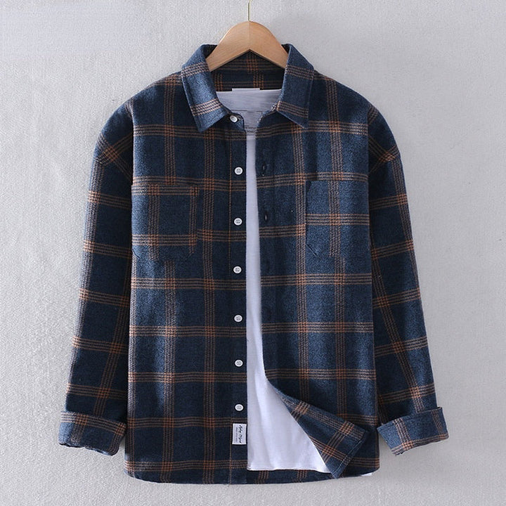 Camisa de cuadros clásica para hombre, manga larga, tonos otoñales. Perfecta para un look casual y versátil.