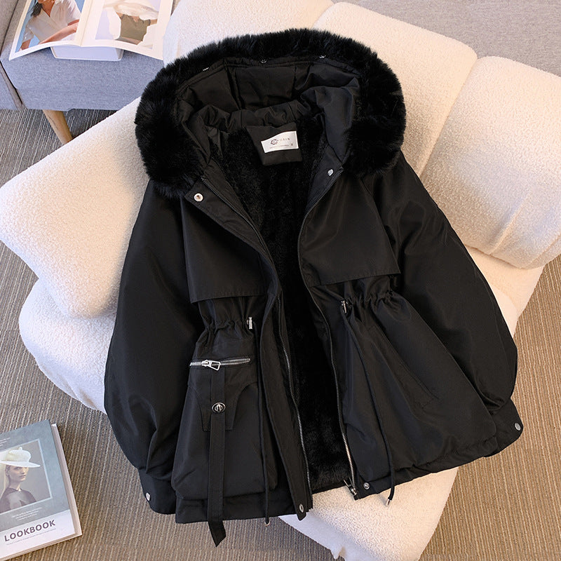 Abrigo de invierno mujer elegante, suave y cálido, con capucha. Comodidad y protección para el frío invernal.