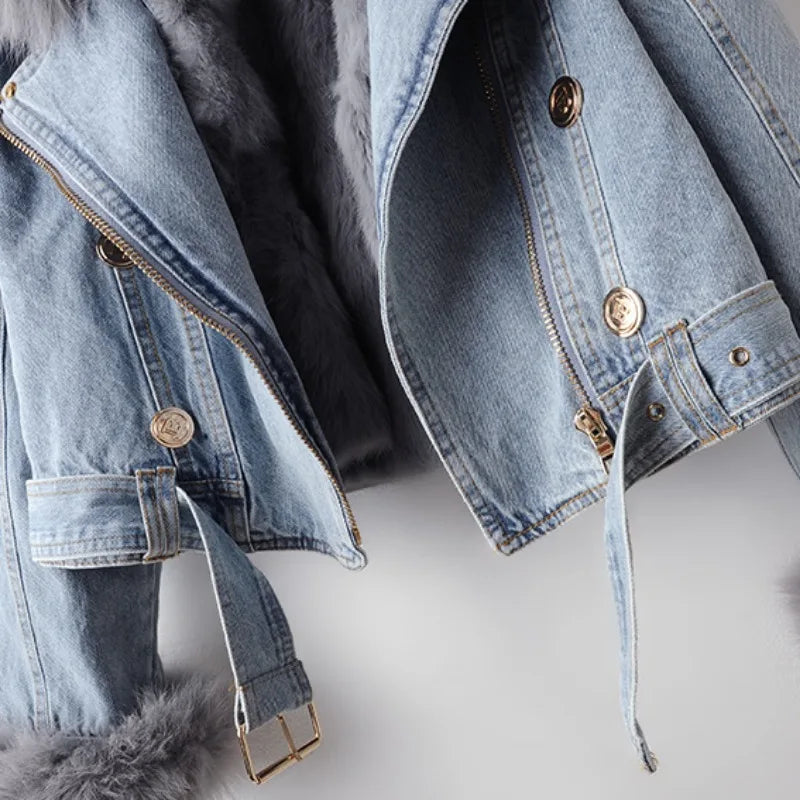 Chaqueta de invierno mujer, cómoda y cálida, con cuello de peluche. Perfecta para el frío y el estilo.